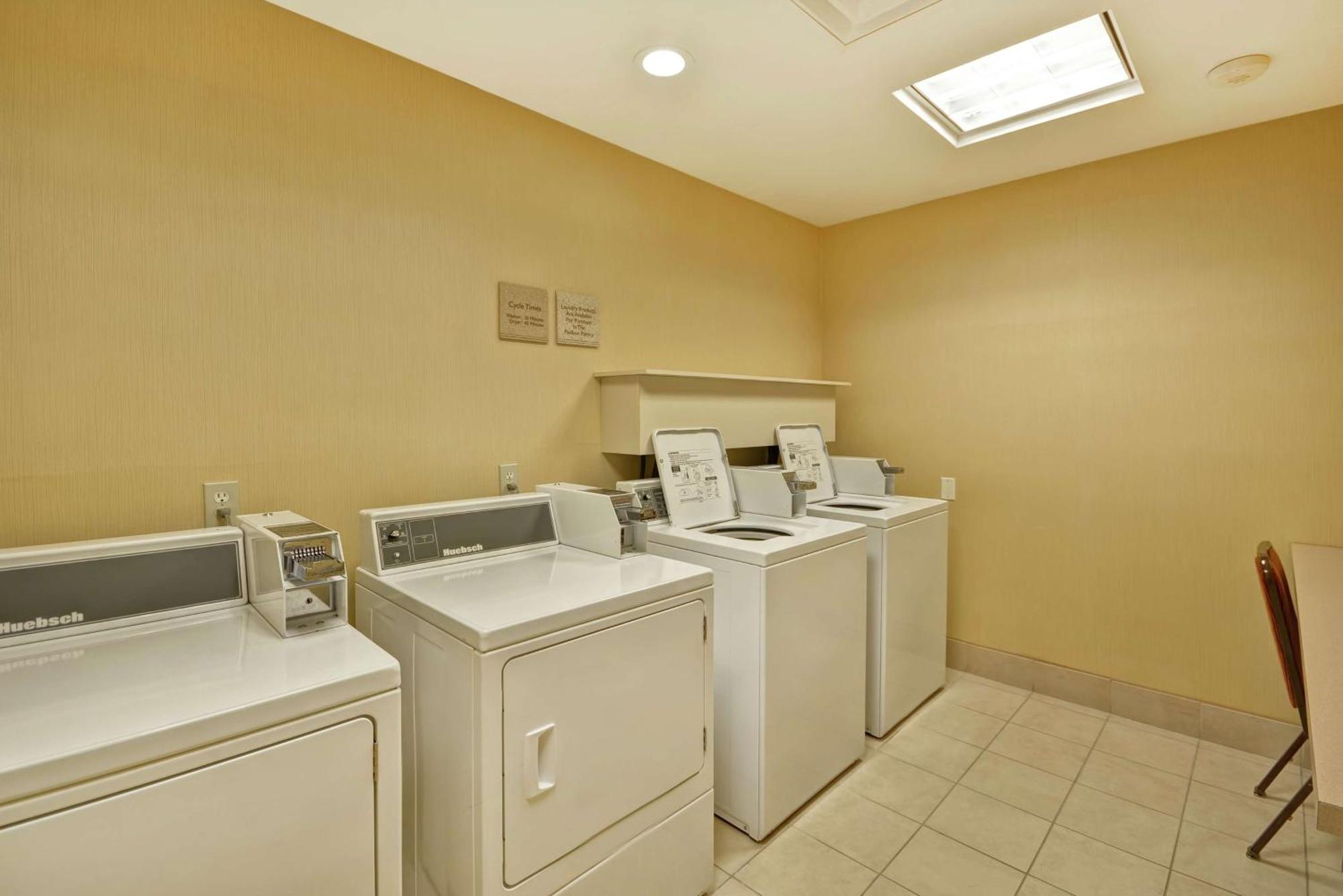 Hilton Garden Inn Riverhead Eksteriør bilde
