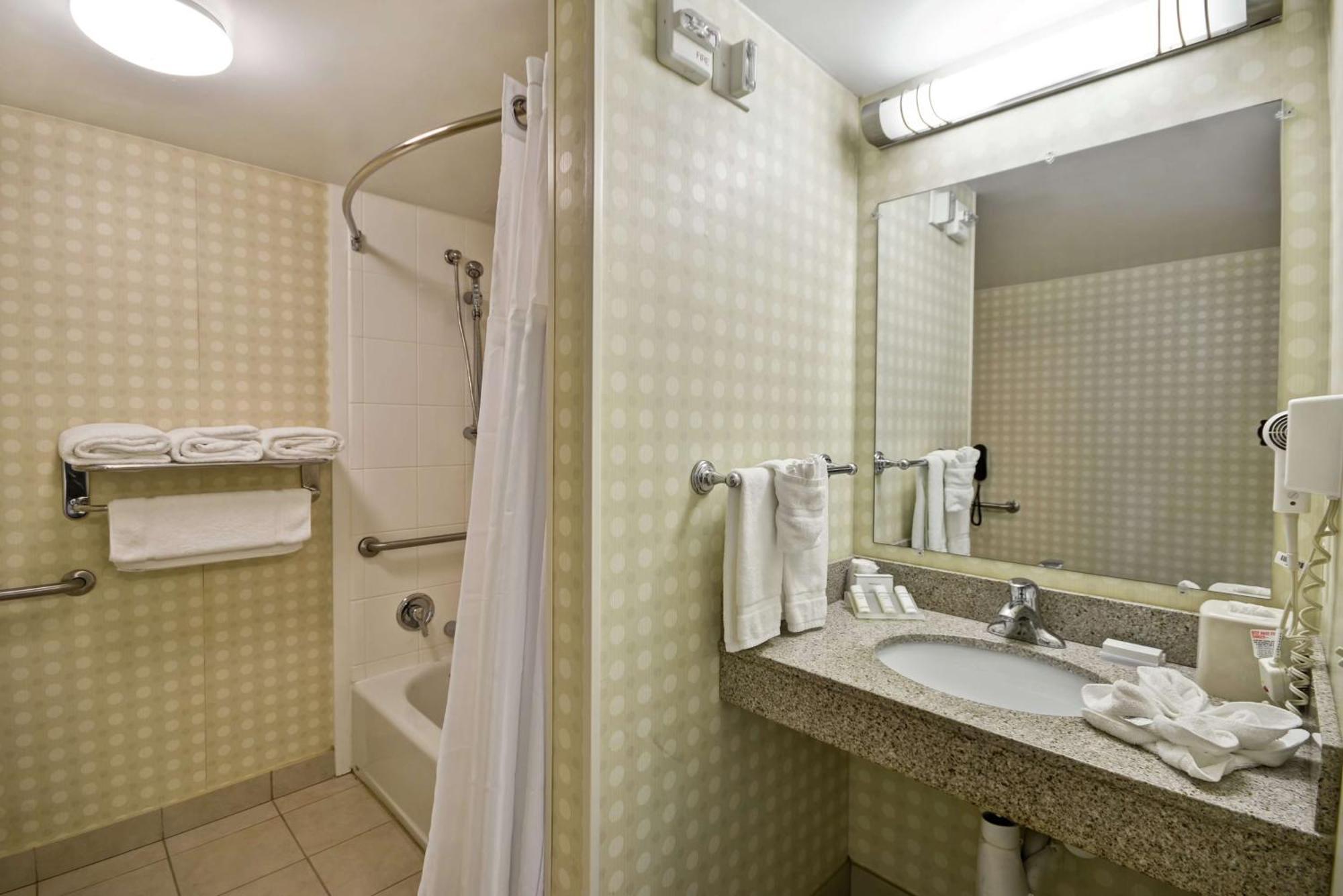 Hilton Garden Inn Riverhead Eksteriør bilde