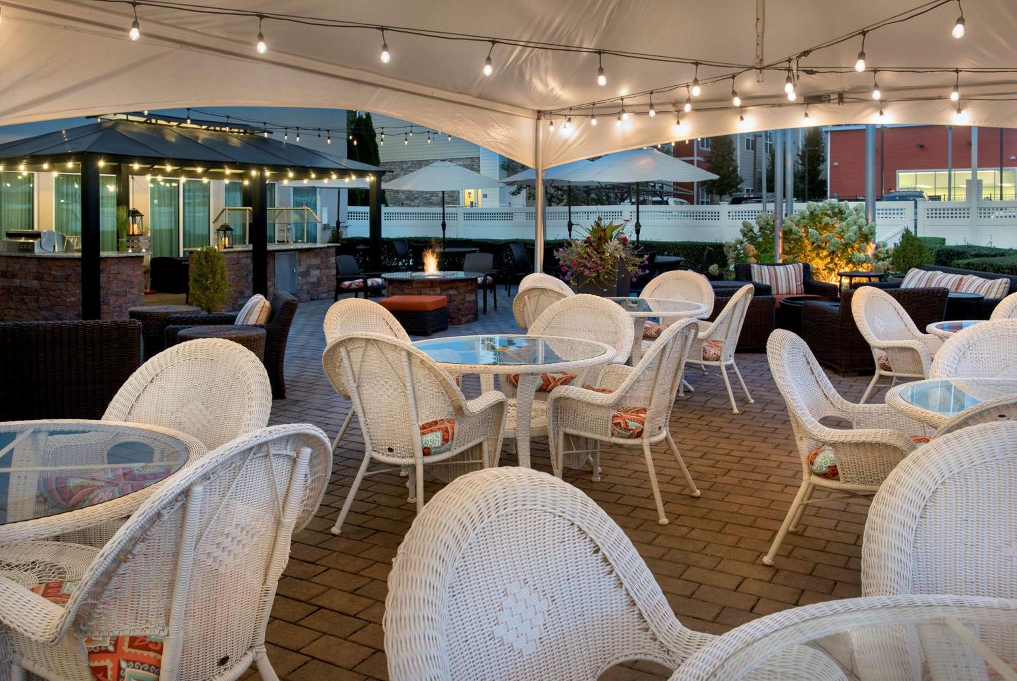 Hilton Garden Inn Riverhead Eksteriør bilde