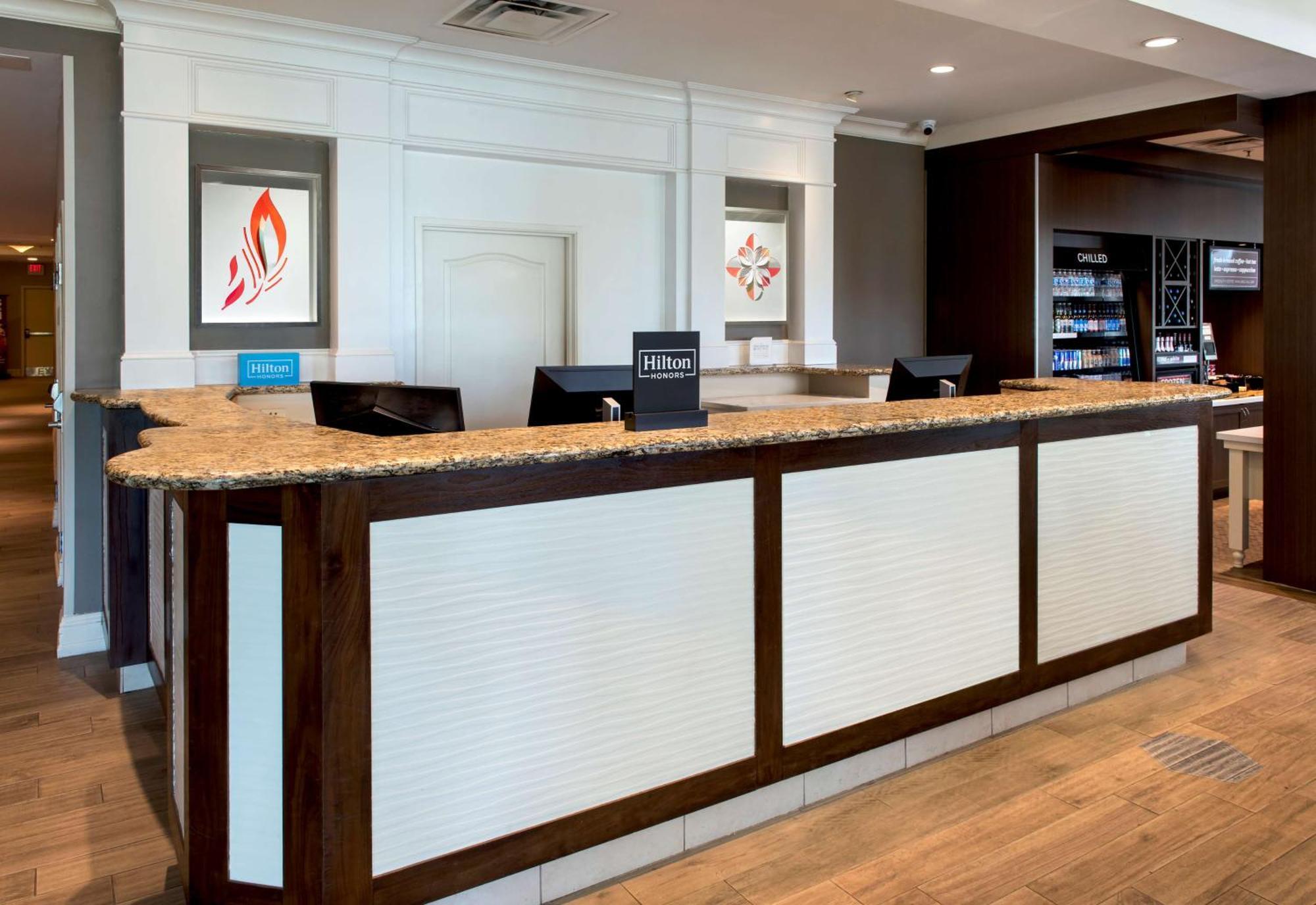 Hilton Garden Inn Riverhead Eksteriør bilde