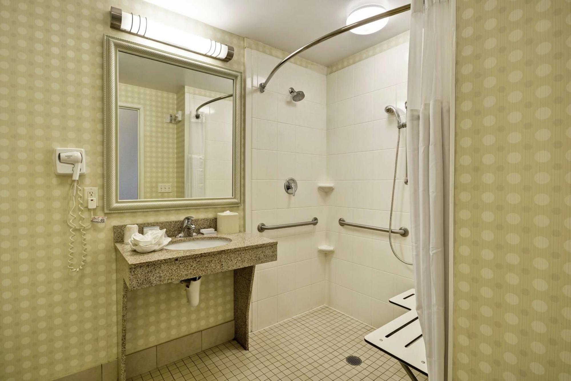 Hilton Garden Inn Riverhead Eksteriør bilde