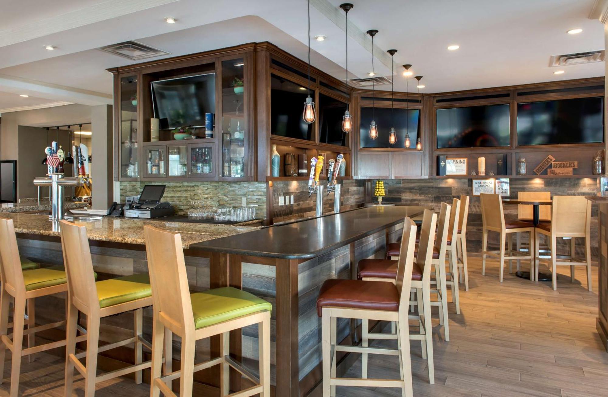 Hilton Garden Inn Riverhead Eksteriør bilde