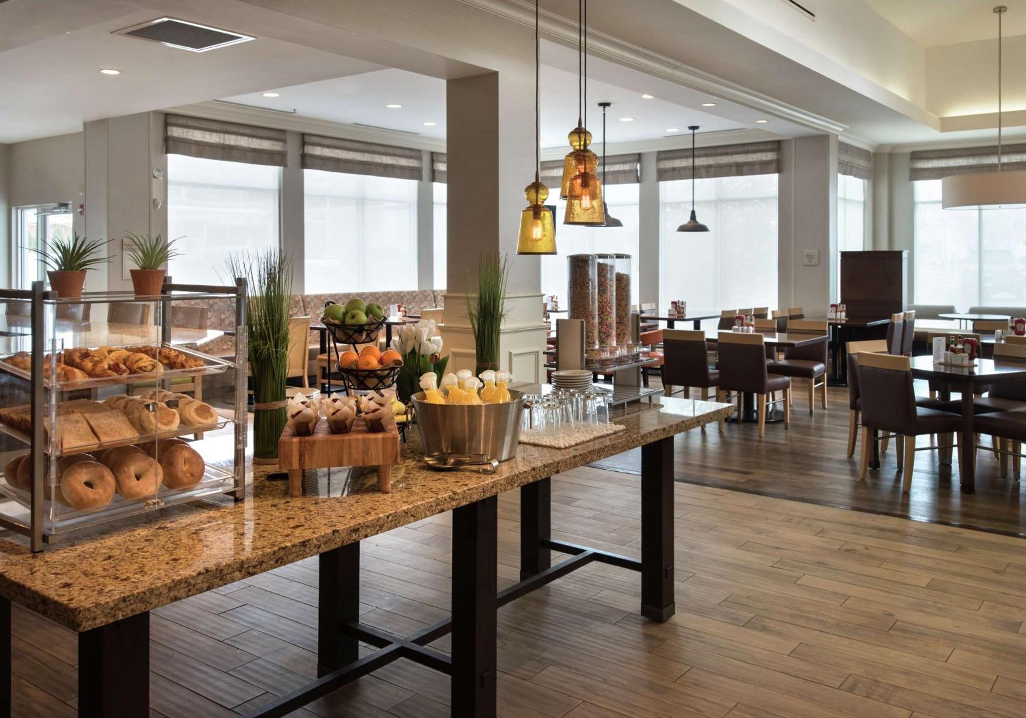Hilton Garden Inn Riverhead Eksteriør bilde