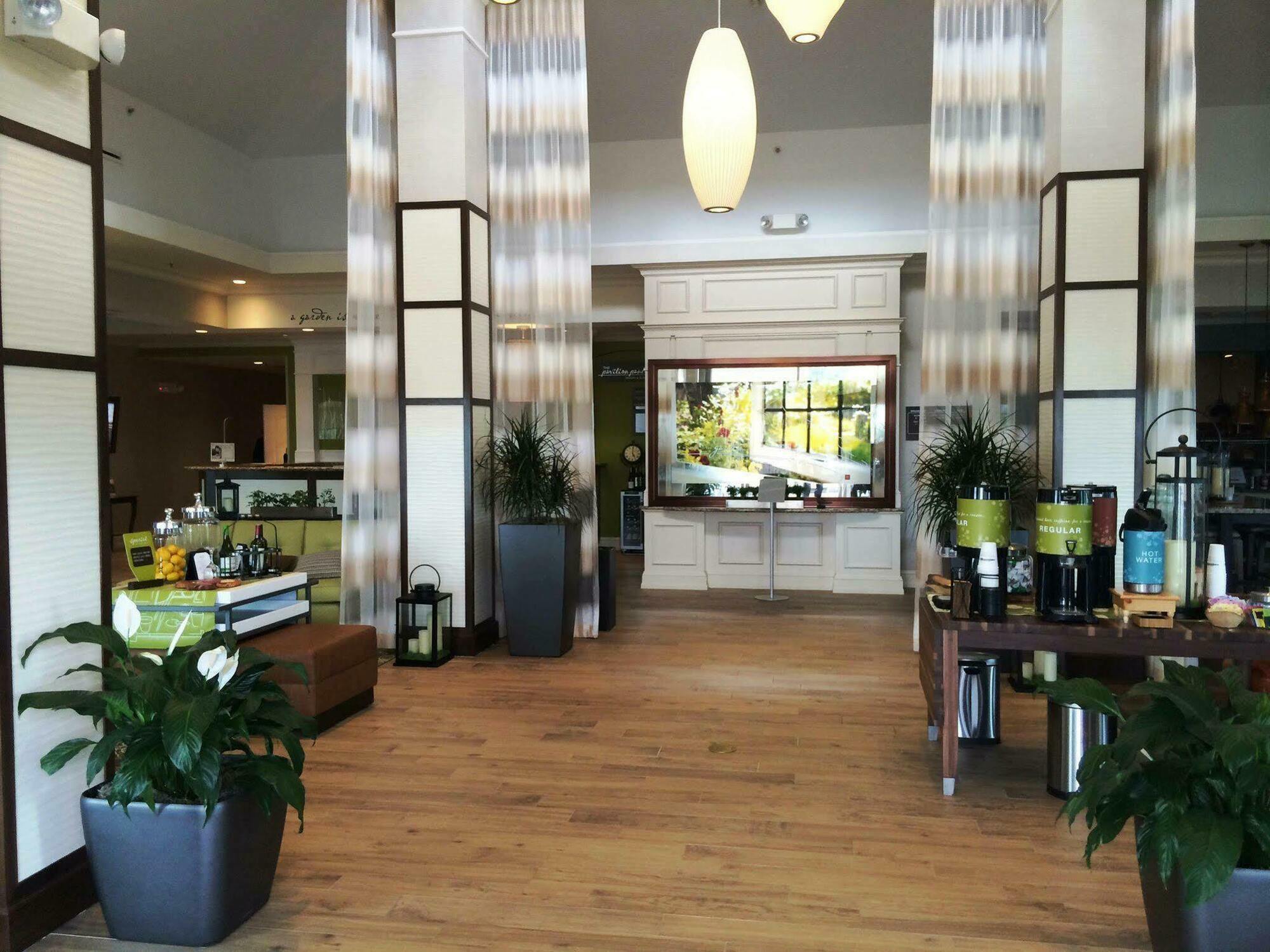 Hilton Garden Inn Riverhead Eksteriør bilde