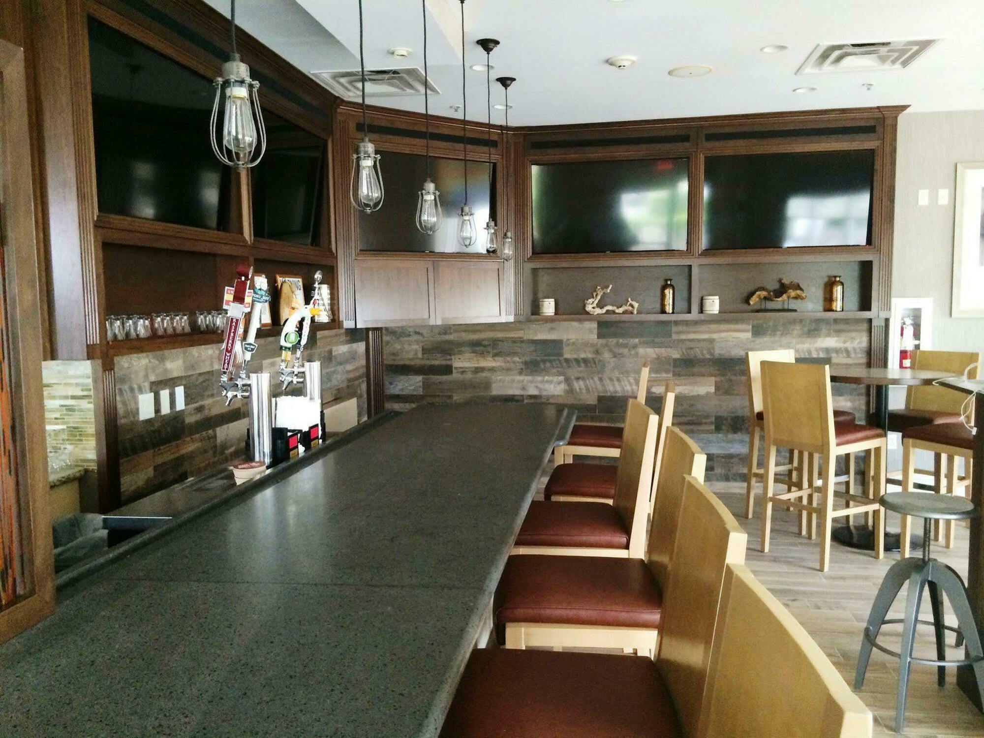 Hilton Garden Inn Riverhead Eksteriør bilde