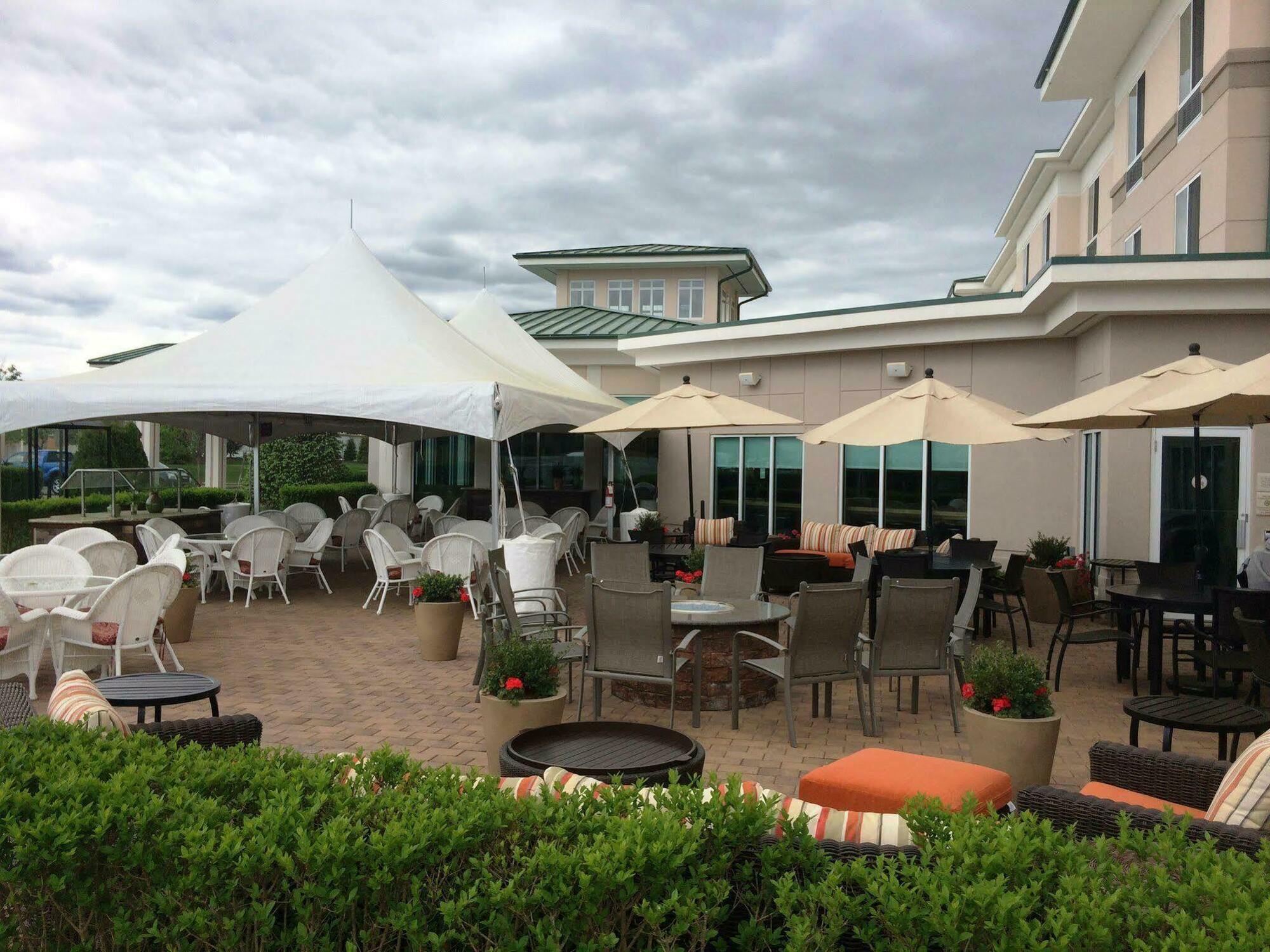 Hilton Garden Inn Riverhead Eksteriør bilde